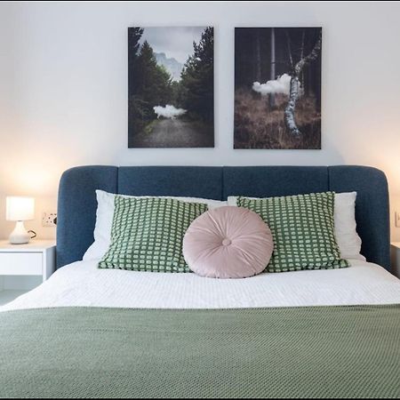 Elegance Retreat - 2 Bed Holiday Home With Parking Манчестер Экстерьер фото
