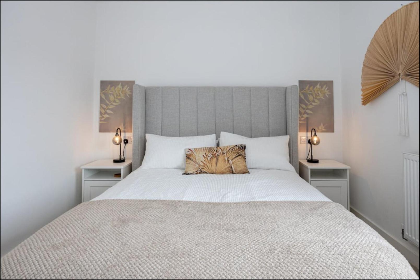 Elegance Retreat - 2 Bed Holiday Home With Parking Манчестер Экстерьер фото